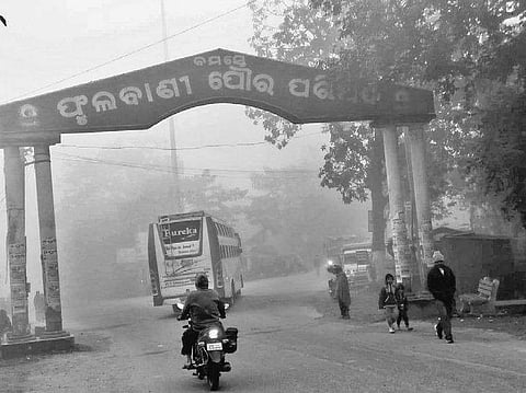 Thick fog engulfs Phulbani town on Wednesday | Express