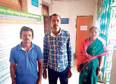 Father and relatives of Paramanand Majhi.