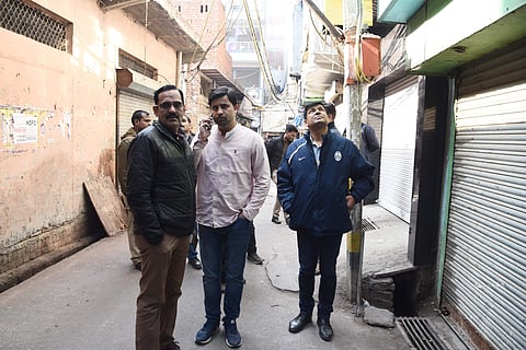 NIA and Delhi Police officials during a search operation in connection with a probe into a new ISIS module called Harkat ul Harb e Islam at Jaffrabad North East district in Delhi (Photo | Parveen Negi/ EPS)