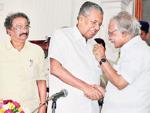 Chief Minister Pinarayi Vijayan seen shaking hands with writer M Mukundan during the Ezhuthachan Puraskaram presenting ceremony in Thiruvananthapuram.