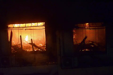 A view of the fire that broke out at at Tilak Nagar's Sargam Society in Mumbai's Chembur on December 27, 2018. (Photo | PTI)