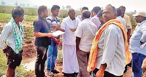 Ryots of Pedda Madduru in Amaravathi mandal disrupt the survey being conducted by revenue officials on Friday | Express