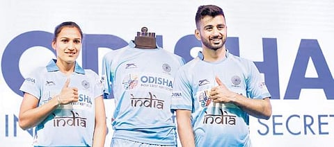 Women’s captain Rani Rampaul (L) and her men’s counterpart Manpreet Singh. (EPS)