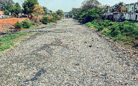 Canals in city highly polluted Colonies and localities along the three major canal bunds in the city causing pollution to the water bodies Devi Nagar- Budameru Canal Gulabi Thota-Ryves Canal Samba Murthy Road- Ryves Canal Durgapuram-Ryves Canal Papulamill