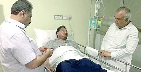 Home Minister Ramalinga Reddy met injured Vidwath at Mallya Hospital in Bengaluru