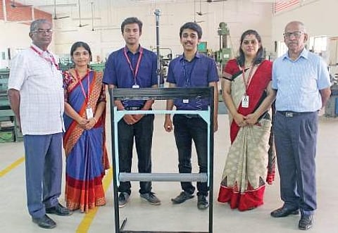 Students and their faculty guides with the device