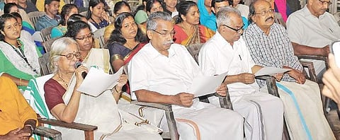 Poet Sugathakumari reads out the ‘language pledge’ penned by writer M T Vasudevan Nair during the ‘Mother Tongue Day’ celebrations organised by the State Institute of Languages in Thiruvananthapuram | kaviyoor santhosh