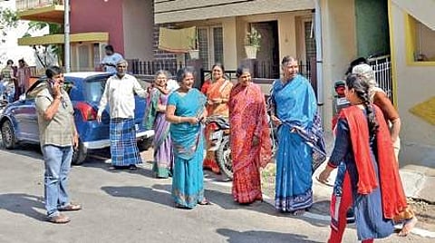 Residents of Kuvempunagar outside their houses, following the mysterious sound | EXPRESS