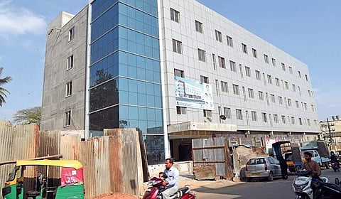 The hospital that the BBMP proposed to lease out; (bottom) the Express article that appeared on February 16