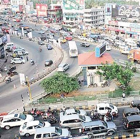 Road widening work gets under way at Vyttila