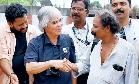 Mohanan Parameswaran, a veteran news photographer, interacting with Pulitzer Prize-winning war photographer Nick Ut in Alappuzha on Tuesday. Resul Pookutty is also seen | Express