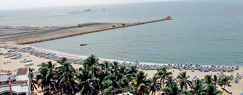 File: Construction of the breakwater for the Vizhinjam seaport in progress at Vizhinjam-Mulloor region | Kaviyoor Santhosh