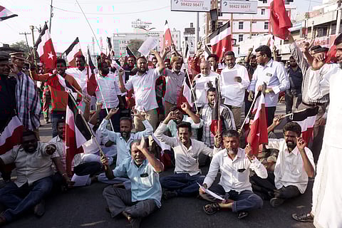 The members of DMK staging road blockade infront of Thanjavur old bus stand on Tuesday demanding the ban on the Ram Rajya rath yatra and release of opposition leaders arrested by the state Government. | EPS