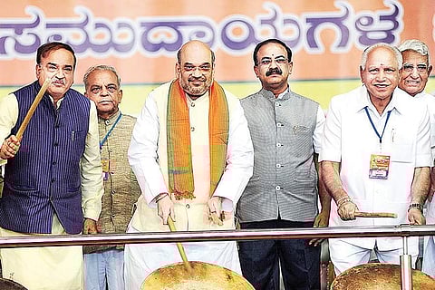 BJP eyes senior Congress leaders in Karnataka to break party morale