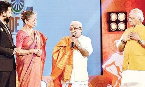 Vikku Vinayakram with the jury members