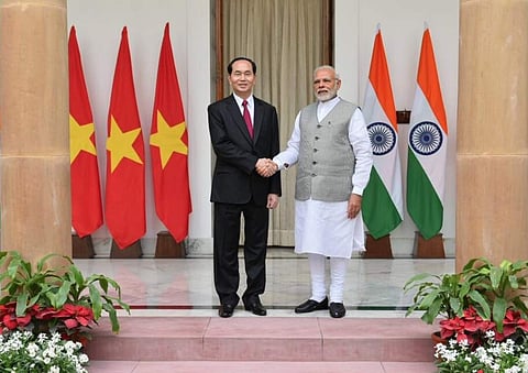 Prime Minister Narendra Modi welcomes Vietnamese President Tran Dai Quang (Photo | Twitter)