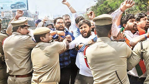 Police trying to stop BJP’s Chalo Pragathi Bhavan march near Chief Minister’s Camp Office in Hyderabad on Monday | Sayantan Ghosh