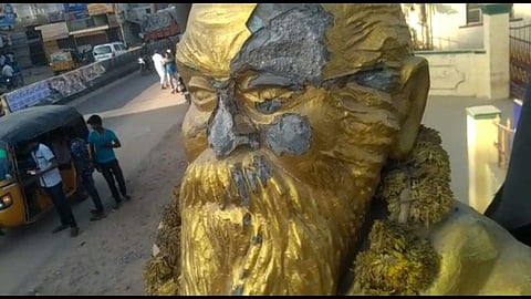 Vandalised Periyar statue in Vellore | EPS