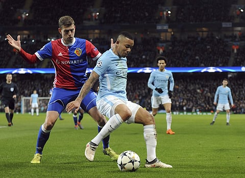 Manchester City's Gabriel Jesus, center, challenges for the ball with Basel's Fabian Frei during the Champions League, round of 16, second leg soccer match between Manchester City and Basel | Photo: AP