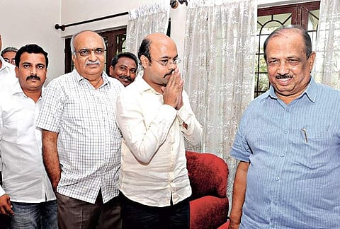 Congress ticket aspirant for Varuna constituency Yathindra calls on Congress leader L Revanasiddaiah in Mysuru on Monday | Udayashankar S