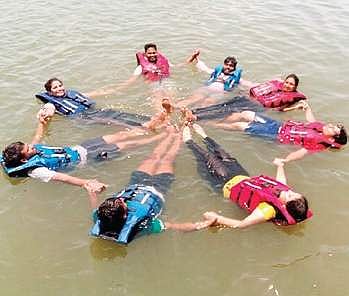 Tourists having fun at Mudaliarkuppam Boat House at ECR | Express