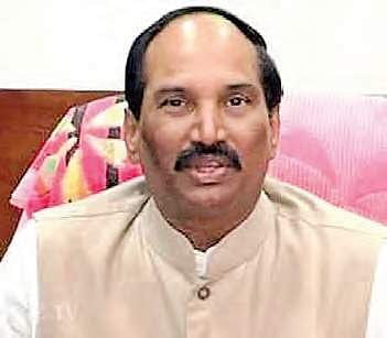 Leading the attack from the front, TPCC chief N Uttam Kumar Reddy mocked the Federal Front proposal mooted by the Chief Minister.