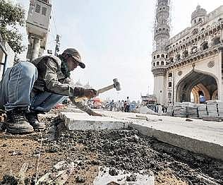 Looking out for new big bash spot? Head to Hyderabad’s iconic monument