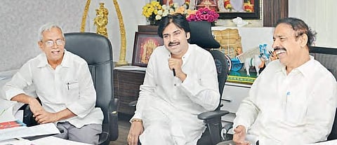 Jana Sena chief Pawan Kalyan (middle speaking at a meeting with Left party leaders in Vijayawada on Wednesday. He is flanked by CPM State secretary P Madhu (L) and CPI State secretary Ramakrishna (R) | Express