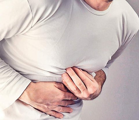 Tight-fitting clothes can cause pain in digestive system