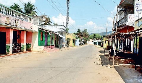 Deserted streets of Athimoor village in Tiruvannamalai | S Dinesh