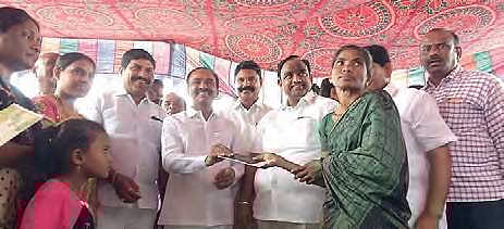 Finance minister Etela Rajender handing over Rythu Bandhu cheque to a farmer in Karimnagar district on Sunday | Express photo