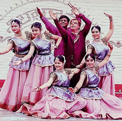 On stage with guru after 19 years is bliss, says TV anchor Shilpa Chakraborty