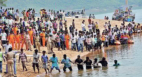 Ill-fated boat that capsized in Godavari river had licence, safety gear, says Collector