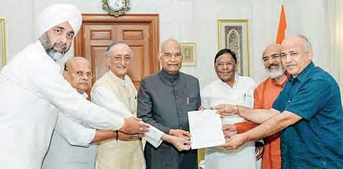 Puduceherry CM and Finance Ministers of five States submit a memorandum to President Ram Nath Kovind in New Delhi on Thursday | Express