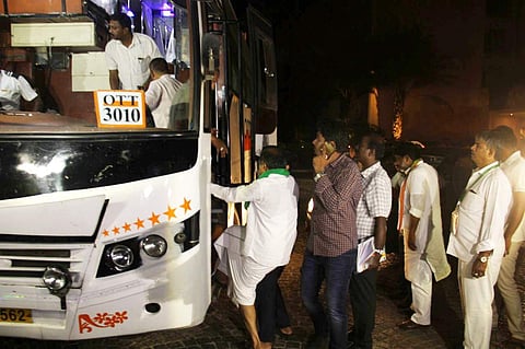 Congress MLAs are seen leaving from Taj Krishna Hotel in Hyderabad to Bengaluru on Friday. (Vinay Madapu | EPS)