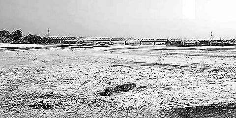 Dried river bed of Mahanadi | Express