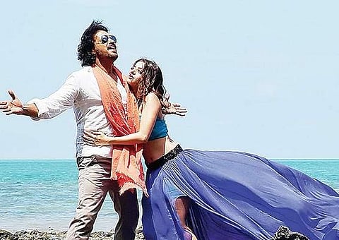 Upendra braves thunder and sun for 'Home Minister'