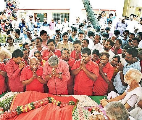 People queue up to pay their last respects to Jayanagar MLA Vijay Kumar who passed away on Friday | Nagaraja Gadekal