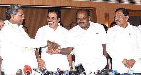 Congress and JD(S) leaders at a party Joint Meeting in Bengaluru on Friday. (EPS | Vinod Kumar)
