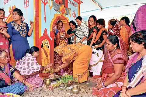 Devotees performing rituals to observe Sital Sasthi at the temple of Jageswar Baba in Sambalpur on Sunday | Express