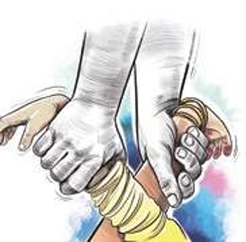 Parents thrash groom, take daughter away