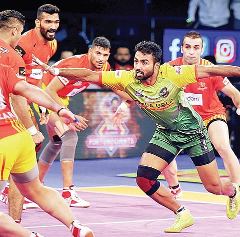 Monu Goyat of Patna Pirates (Green) in action.| PTI File Photo