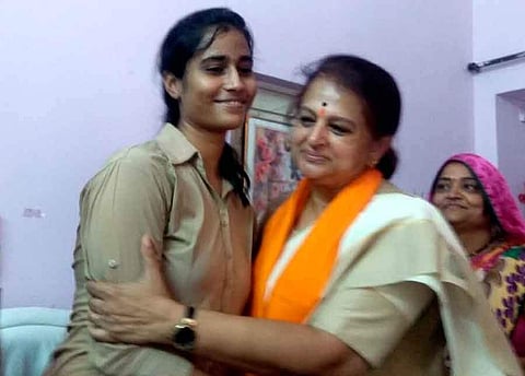 Aanchal Gangwal of Neemuch congratulated by Minister of Women and Child Development, Smt.Archana Chitnis on selection in the Indian Air Force. (Facebook | Department Of Women Child Development Madhya Pradesh)