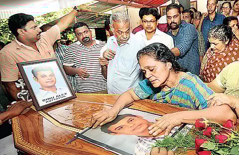 Unable to bear the loss, Dinu’s mother Chinnamma weeps inconsolably in front of her son’s mortal remains | Express