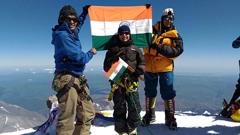 Kamya with her mother, Lavanya and Father, S.Karthikeyan at Mt. Elbrus.