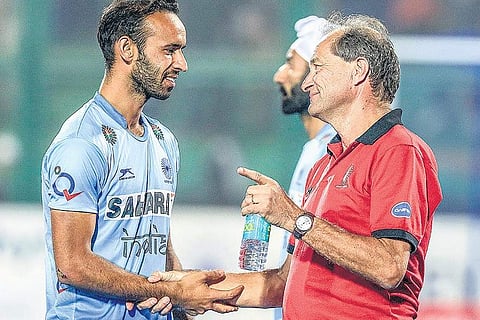 Ramandeep Singh (L) with former coach Roelant Oltmans (File Photo)