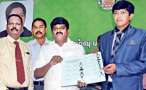 Health minister C Vijaya Baskar (2nd R) releases the rank list for MBBS/BDS admissions on Thursday | D SAMPATHKUMAR