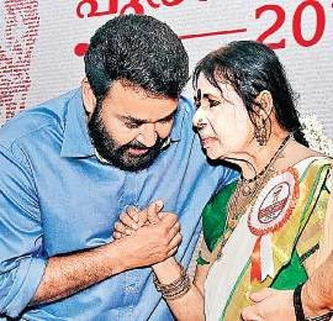 Actor Mohanlal sharing a light moment with Seethalakshmi Dev,wife of writer P Kesavadev at Kesavadev award distribution function in Thiruvananthapuram on Wednesday| B P Deepu