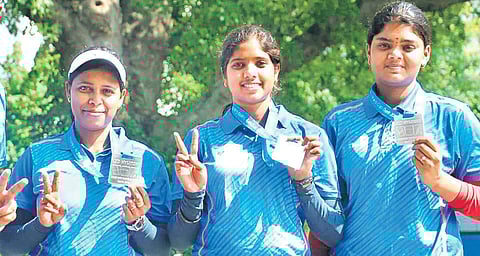 Trisha Deb (L-R), Muskan Kirar and Jyothi Surekha Vennam with the team silver