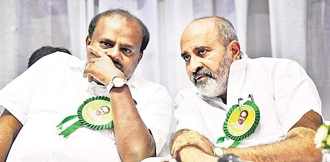 Water Resources Minister Mathew T Thomas chats with Karnataka CM H D Kumaraswamy in Kochi on Saturday | Express